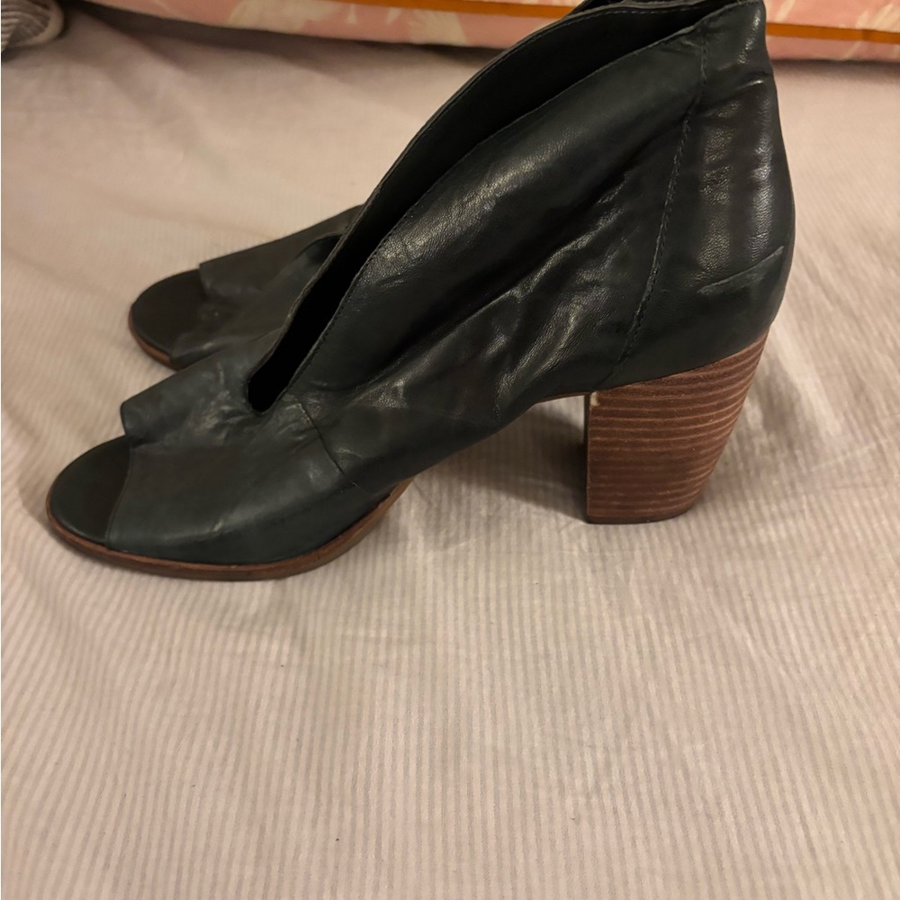 Lucky Brand Dark Green Peep-Toe Heels